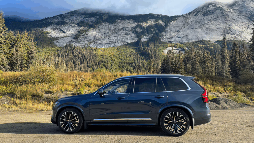 2025 Volvo XC90 Plug-In Hybrid Review 8 2025VolvoXC90blueDS