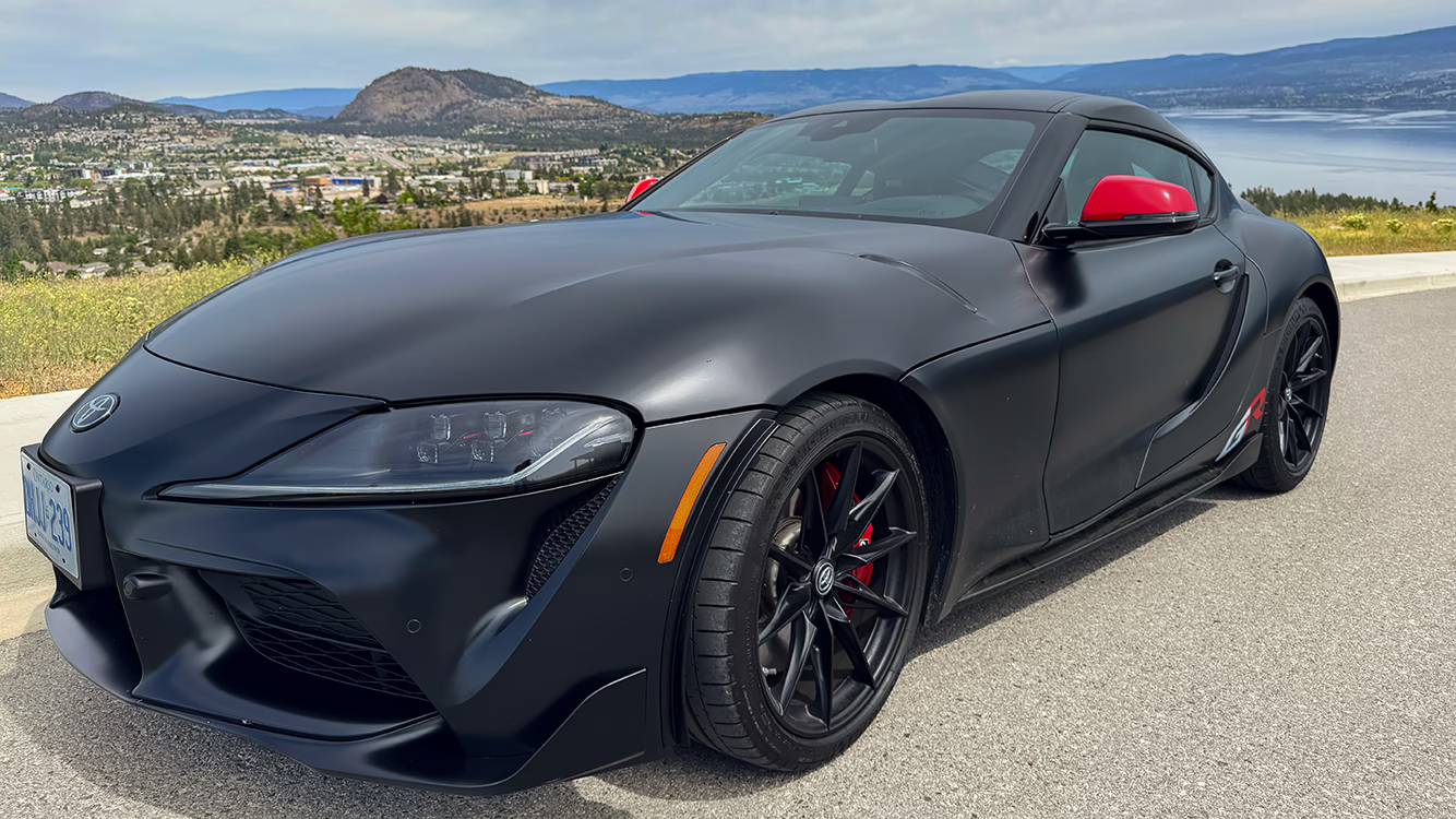 Black sports car with red side mirrors